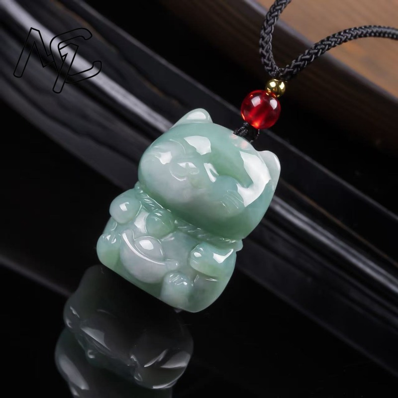 Natural Emerald Jade Lucky Cat - огляд і ціна Necklaces