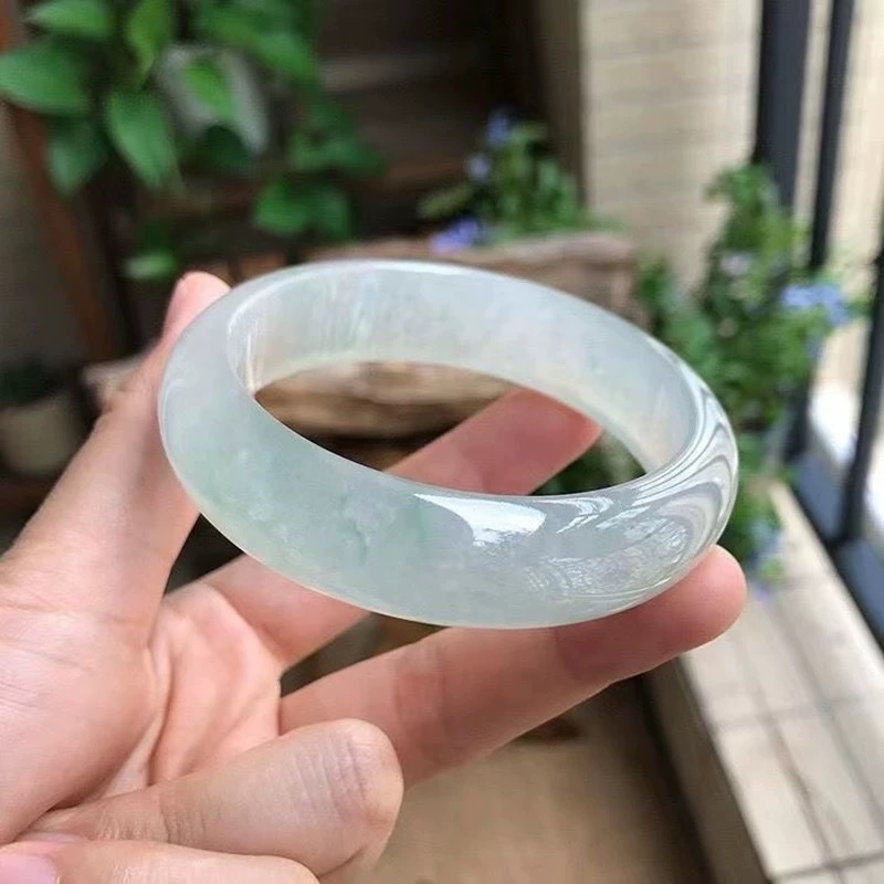 jade women, round shape, trans - огляд і ціна Bracelets