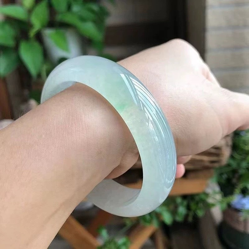 jade women, round shape, trans - огляд і ціна Bracelets