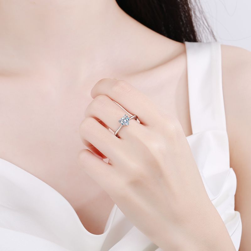 LioraGem 1-Carat Fancy-Shaped  - огляд і ціна Moissanite Engagement Ring 1 Carat